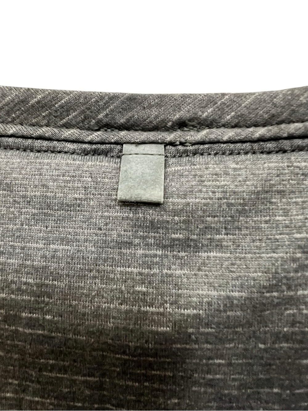 lululemon Grey Scoop Neck Short Sleeve Top with Animal Yoke w/pocket sz 8 EUC - Picture 7 of 7